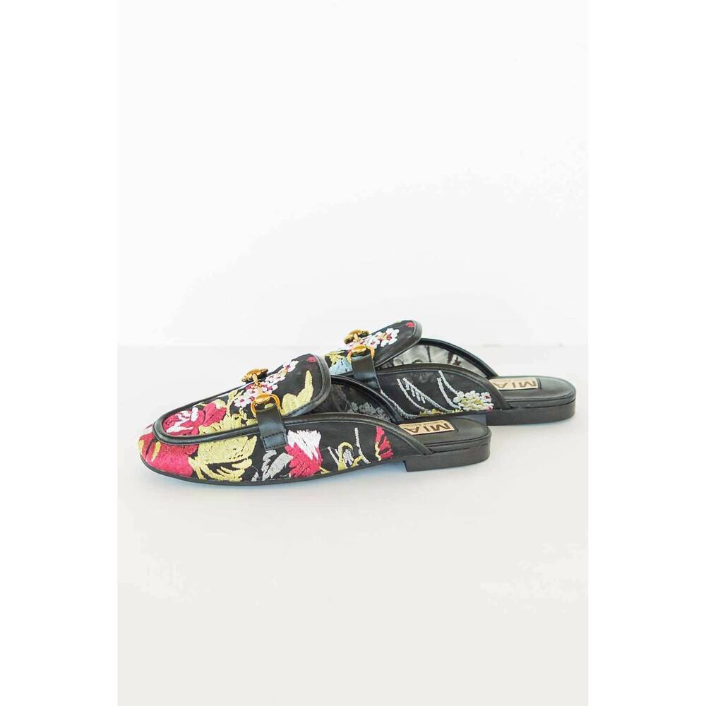 NEW MIA SHOES women's bouquet embroidered slip on mules in black